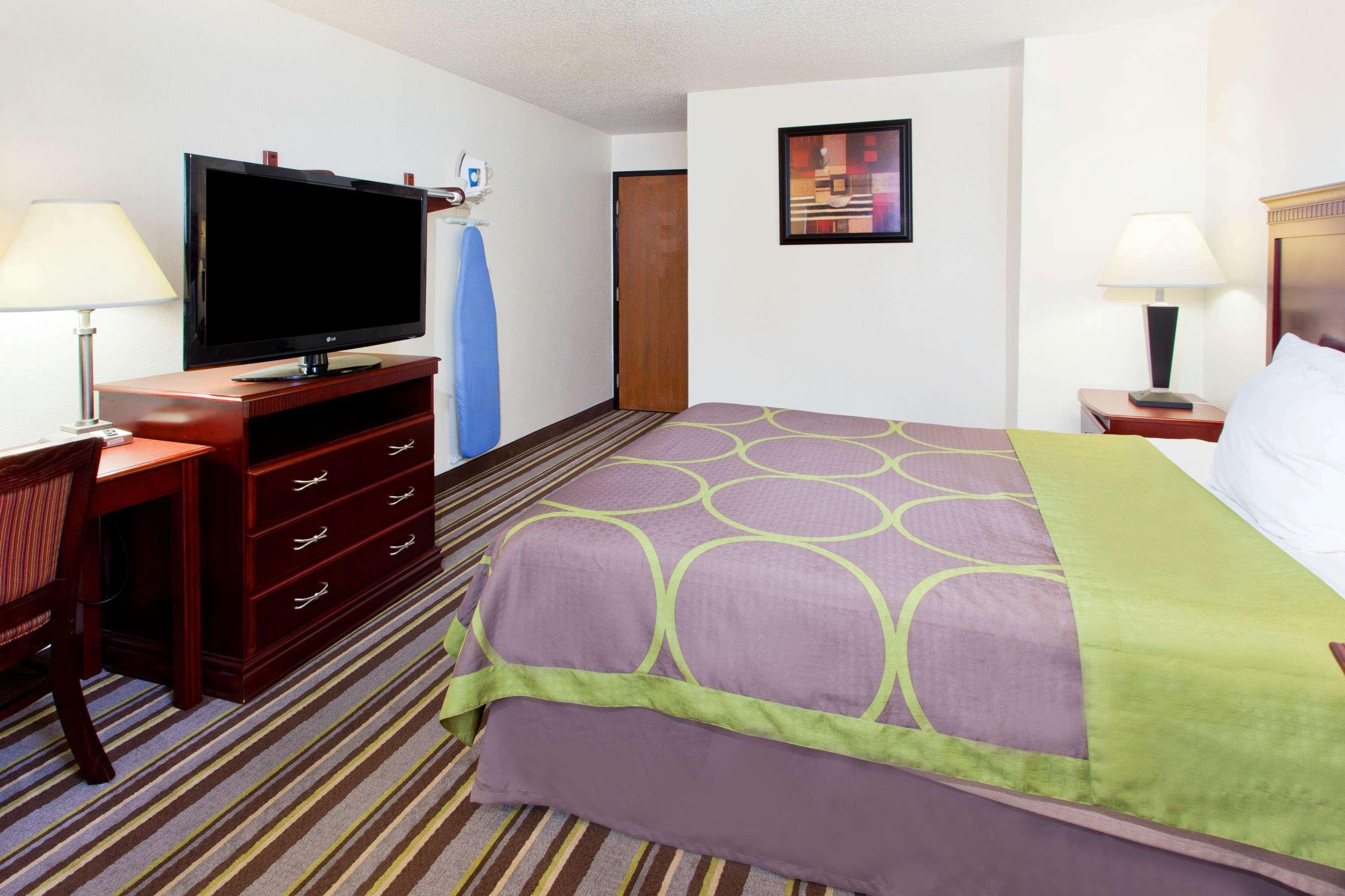 Hotel Super 8 By Wyndham Tuscaloosa Zewnętrze zdjęcie