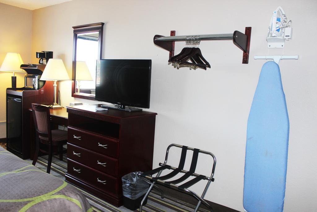 Hotel Super 8 By Wyndham Tuscaloosa Zewnętrze zdjęcie