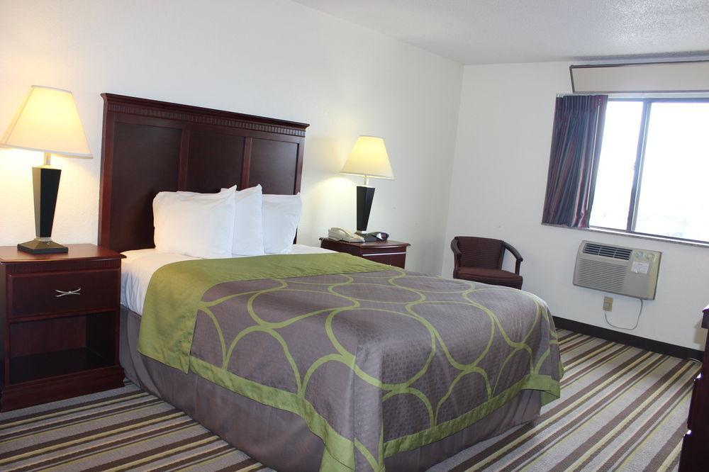 Hotel Super 8 By Wyndham Tuscaloosa Zewnętrze zdjęcie